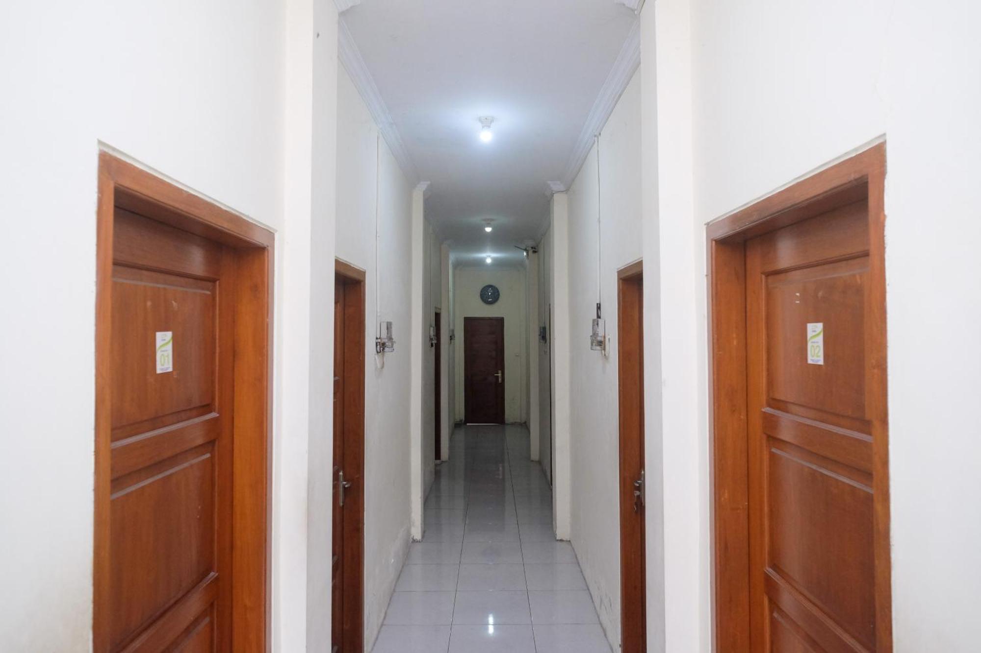 โอโย 700 กรียา ฮานุม ชาเรียะฮ์ Hotel Kejayan ภายนอก รูปภาพ