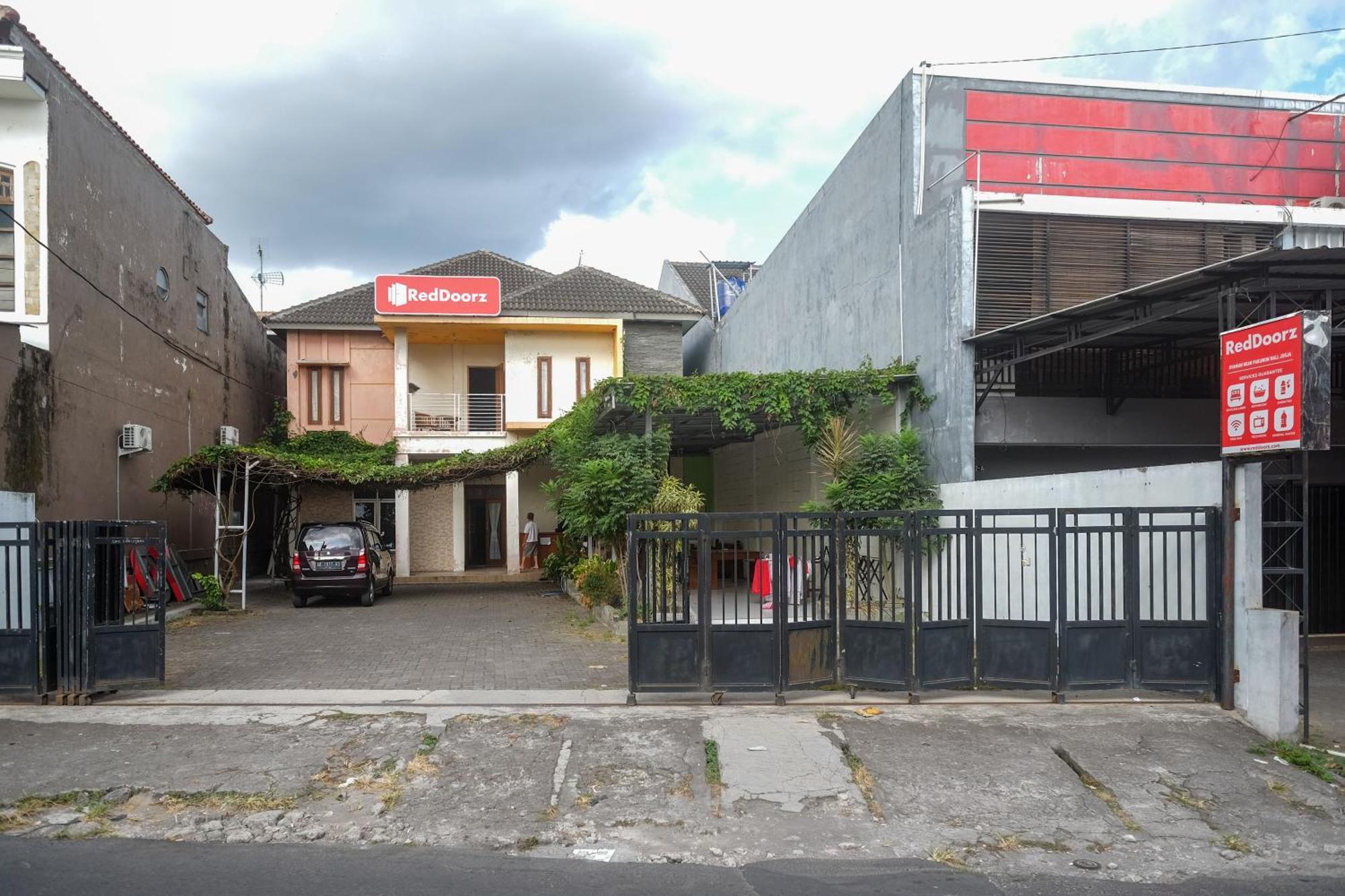 โอโย 700 กรียา ฮานุม ชาเรียะฮ์ Hotel Kejayan ภายนอก รูปภาพ
