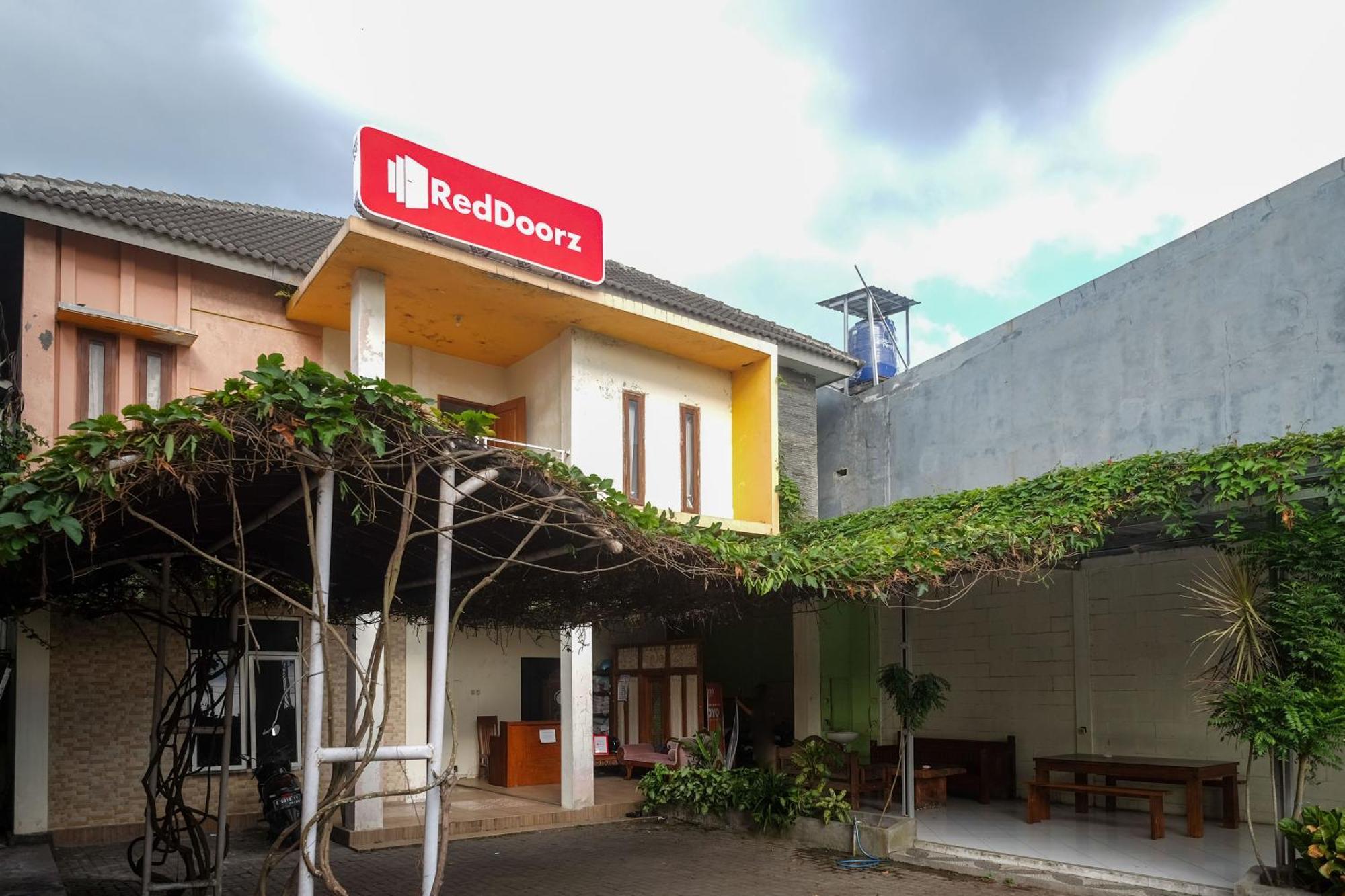 โอโย 700 กรียา ฮานุม ชาเรียะฮ์ Hotel Kejayan ภายนอก รูปภาพ